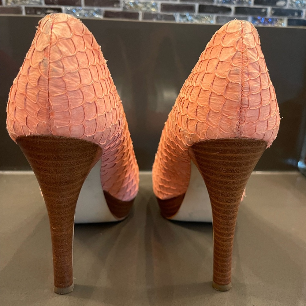 Calvin Klein Coral Scaled Platform Pumps | Size 6.5 | Summer Style - Picture 2 of 4